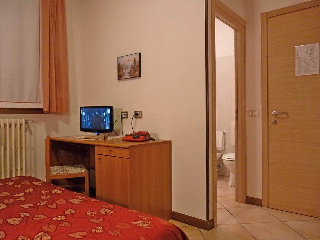 Hotel La Rosa تيجليو الغرفة الصورة