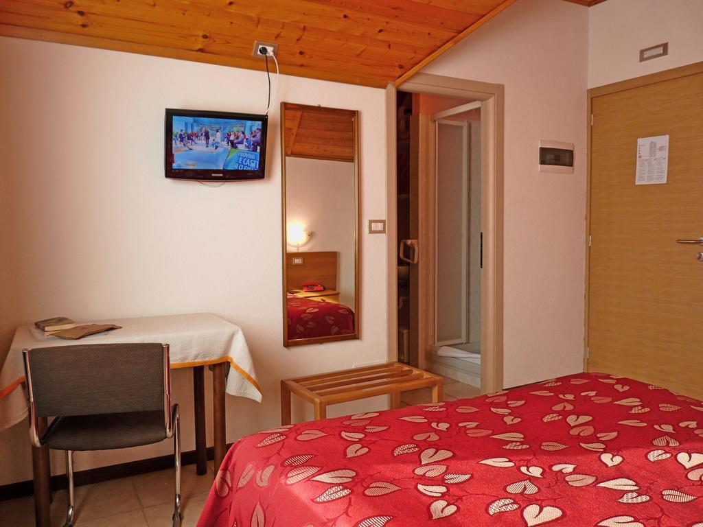 Hotel La Rosa تيجليو المظهر الخارجي الصورة