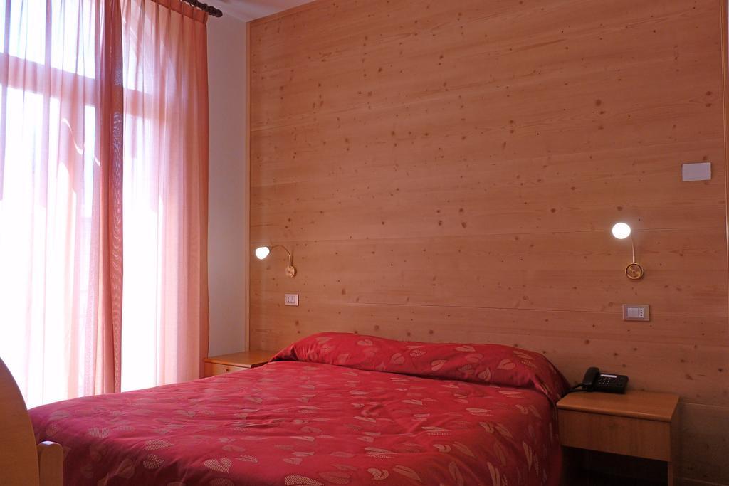 Hotel La Rosa تيجليو المظهر الخارجي الصورة