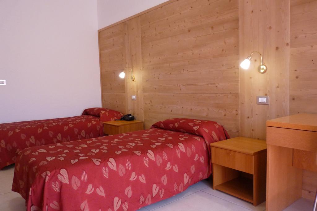 Hotel La Rosa تيجليو المظهر الخارجي الصورة