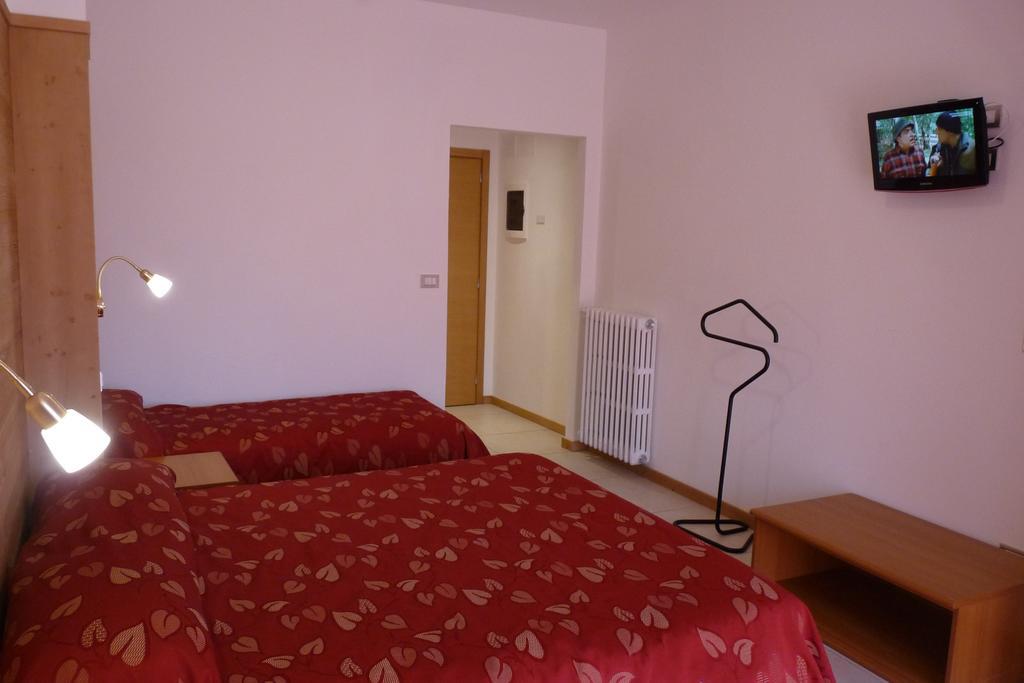 Hotel La Rosa تيجليو المظهر الخارجي الصورة