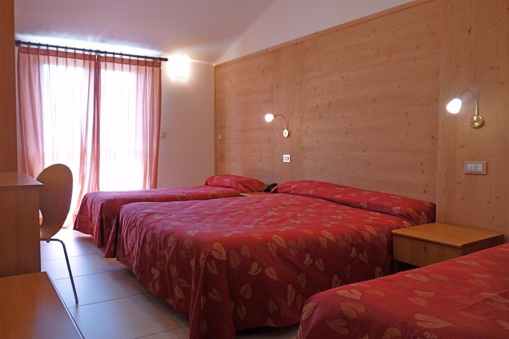 Hotel La Rosa تيجليو المظهر الخارجي الصورة