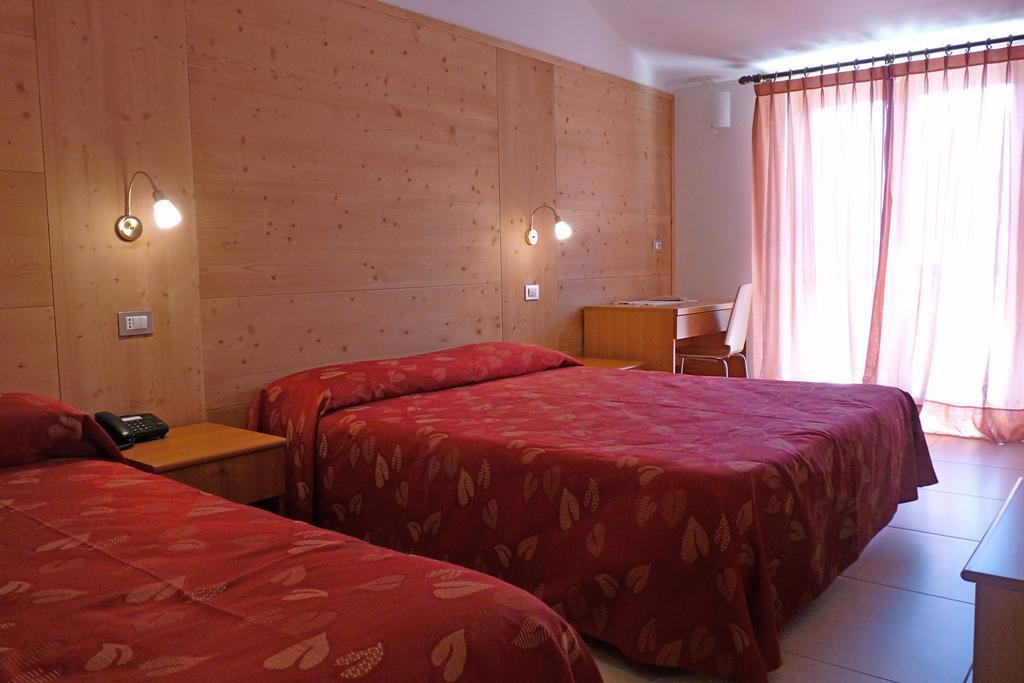 Hotel La Rosa تيجليو المظهر الخارجي الصورة